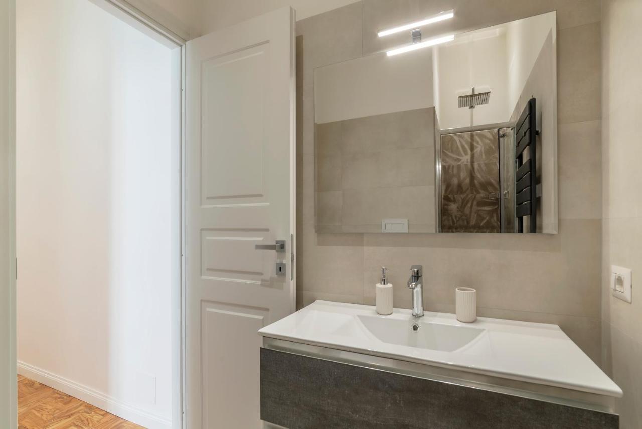 Rione Prati Elegant Apartment With Balcony Rome Bagian luar foto